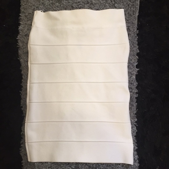 BCBGMAXAZRIA BANDAGE SKIRT - Picture 2 of 3